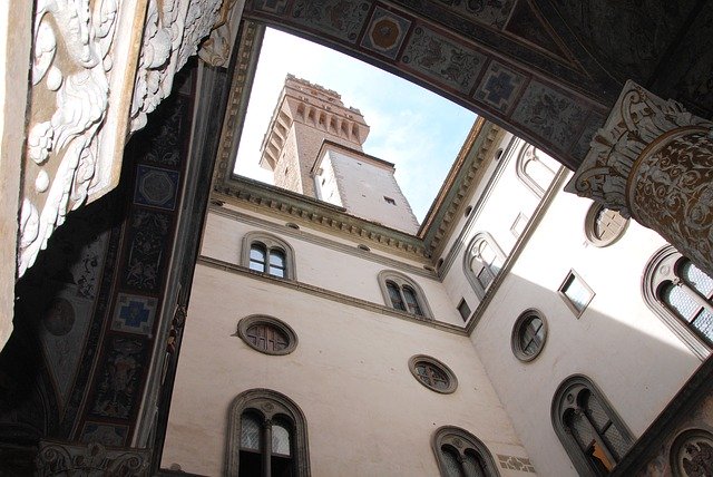 Descărcare gratuită Florence Palazzo Courtyard - fotografie sau imagini gratuite pentru a fi editate cu editorul de imagini online GIMP