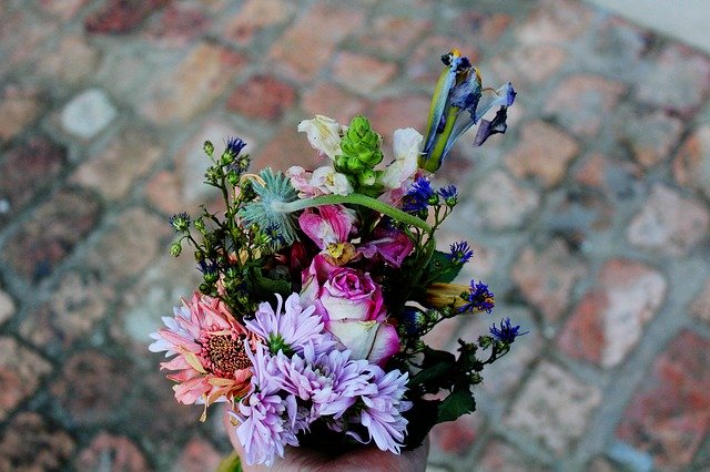 Muat turun percuma Flowers Bouquet Roses - foto atau gambar percuma untuk diedit dengan editor imej dalam talian GIMP