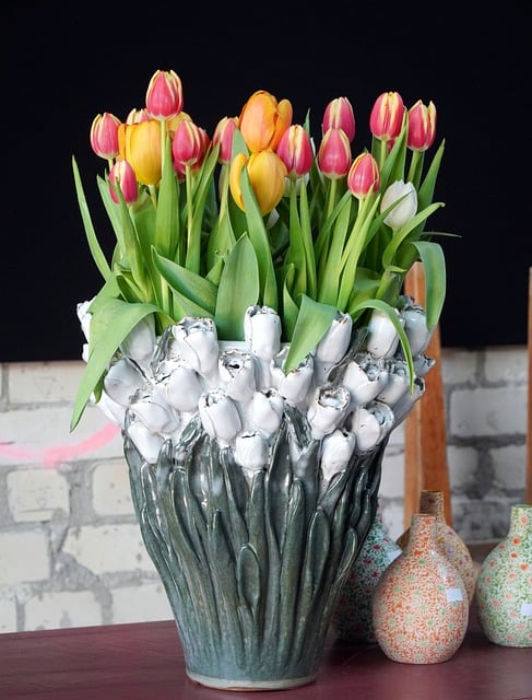 Free download flower tulips vase bunch of flowers free picture to be edited with GIMP free online image editor