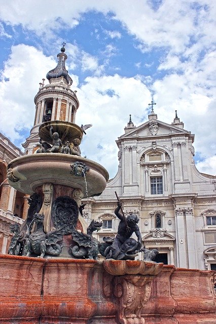 Unduh gratis Fontana Loreto Italy - foto atau gambar gratis untuk diedit dengan editor gambar online GIMP