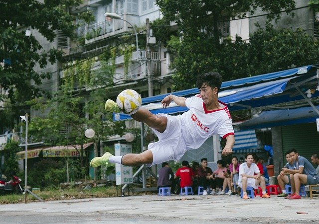 Безкоштовно завантажити Footballer Football - безкоштовне фото або зображення для редагування за допомогою онлайн-редактора зображень GIMP