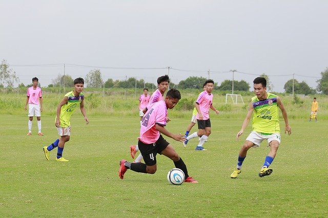 Muat turun percuma Football Field Summer - foto atau gambar percuma untuk diedit dengan editor imej dalam talian GIMP