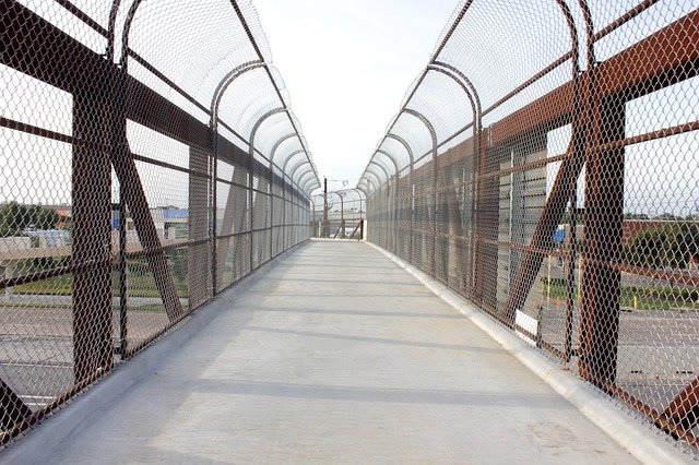 Muat turun percuma Footbridge Urban City - foto atau gambar percuma untuk diedit dengan editor imej dalam talian GIMP