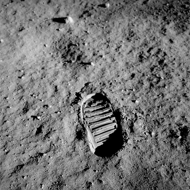 Free download footprint apollo 11 buzz aldrin free picture to be edited with GIMP free online image editor