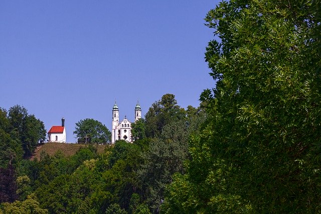 Téléchargement gratuit de Forest Hill Landscape - photo ou image gratuite à modifier avec l'éditeur d'images en ligne GIMP