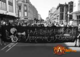 Free download foto-marcha-dia-del-trabajo-autogestival-2019-byn free photo or picture to be edited with GIMP online image editor