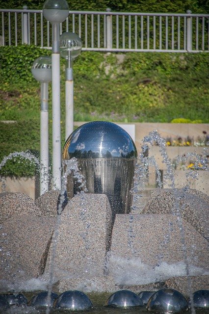 Безкоштовно завантажте Fountain Spout Water - безкоштовну фотографію або малюнок для редагування в онлайн-редакторі зображень GIMP