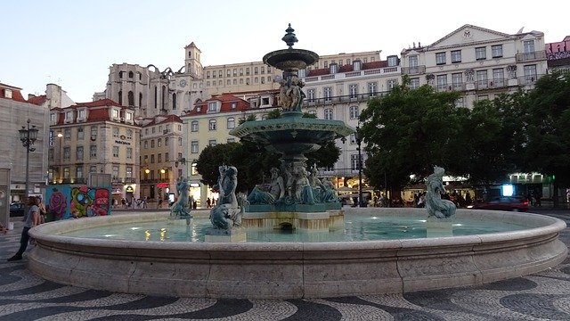 Descarga gratuita Fountain The Market Tourism - foto o imagen gratis para editar con el editor de imágenes en línea GIMP