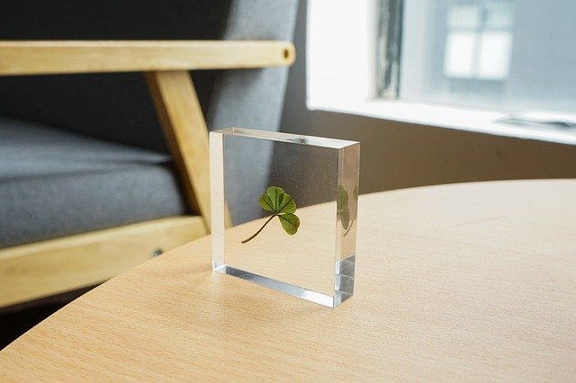 قم بتنزيل Four-Leaf Clover Glass Crystal - صورة مجانية أو صورة مجانية ليتم تحريرها باستخدام محرر الصور عبر الإنترنت GIMP