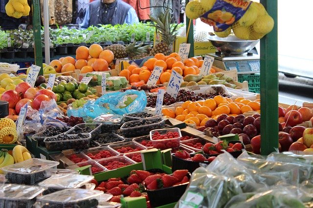 Muat turun percuma Fruits Strawberry Fresh Street - foto atau gambar percuma untuk diedit dengan editor imej dalam talian GIMP