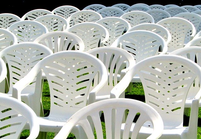 Chaises de jardin à téléchargement gratuit Série de chaises blanches - photo ou image gratuite à éditer avec l'éditeur d'images en ligne GIMP