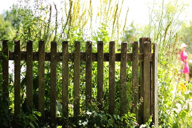 Bezpłatne pobieranie Garden Fence Cottage - darmowe zdjęcie lub obraz do edycji w internetowym edytorze obrazów GIMP