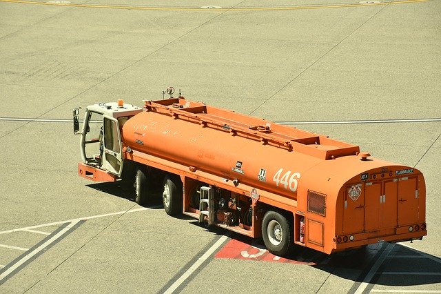 Download gratuito di Gasoline Tanker Truck Transport: foto o immagine gratuita da modificare con l'editor di immagini online GIMP
