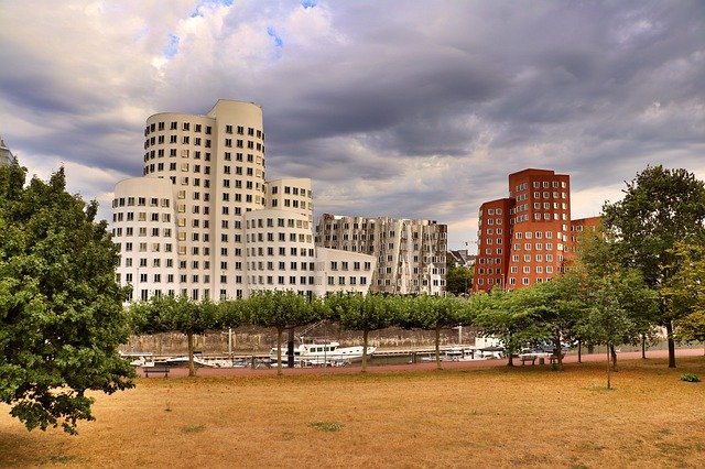 Безкоштовно завантажте Gehry Architecture Building - безкоштовну фотографію чи малюнок для редагування за допомогою онлайн-редактора зображень GIMP