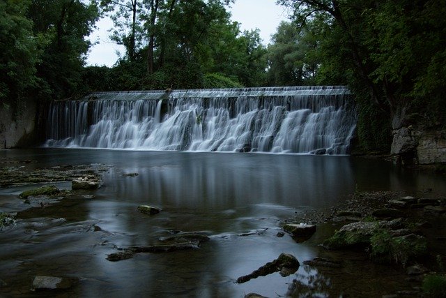 Download gratuito Cascata d'acqua dolce - foto o immagine gratuita da modificare con l'editor di immagini online di GIMP