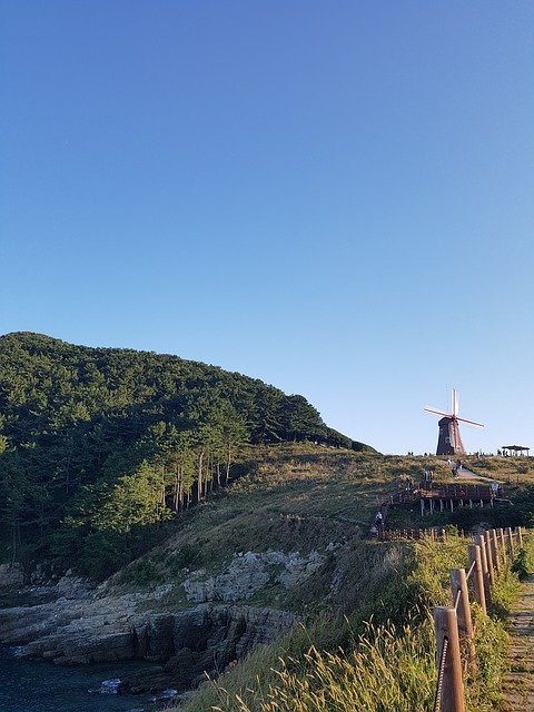 Безкоштовно завантажте Geoje Windmill Scenery – безкоштовну фотографію чи зображення для редагування за допомогою онлайн-редактора зображень GIMP