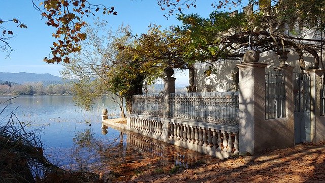 Muat turun percuma Gerona Lake Home On The - foto atau gambar percuma untuk diedit dengan editor imej dalam talian GIMP