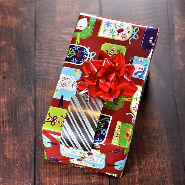 Free download gift present christmas surprise free picture to be edited with GIMP free online image editor