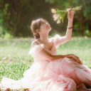 Girl and pink dress  screen for extension Chrome web store in OffiDocs Chromium