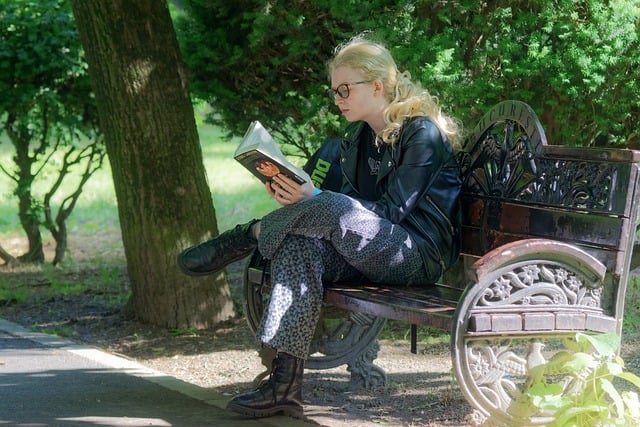Free download girl casual blond glasses relaxing free picture to be edited with GIMP free online image editor