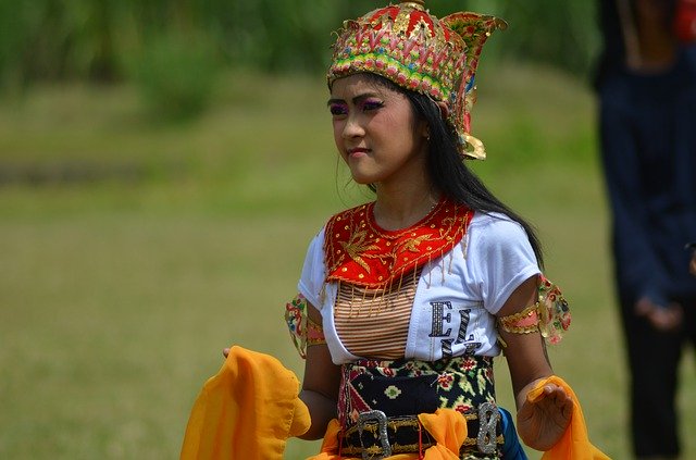 Libreng download Girl Costumes Dancers - libreng larawan o larawan na ie-edit gamit ang GIMP online na editor ng imahe