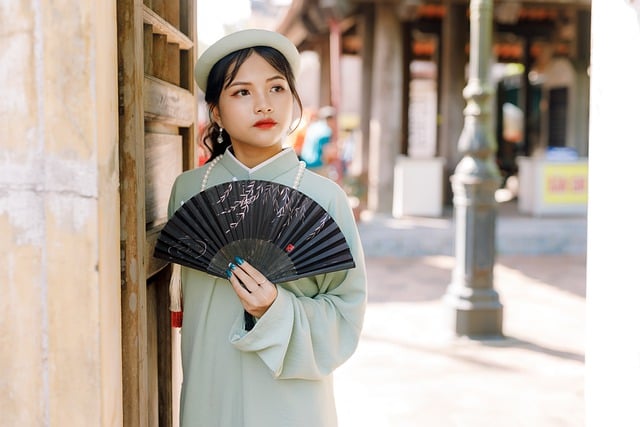 Free download girl fan young make up style free picture to be edited with GIMP free online image editor