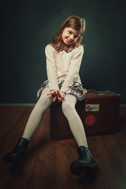 Free graphic girl happy smile suitcase boots to be edited by GIMP free image editor by OffiDocs