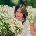 Girl holding flowers  screen for extension Chrome web store in OffiDocs Chromium