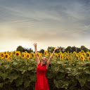 Girl in sunflower field  screen for extension Chrome web store in OffiDocs Chromium