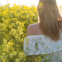 Girl in the flower garden  screen for extension Chrome web store in OffiDocs Chromium