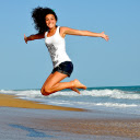 Girl jumping on the beach  screen for extension Chrome web store in OffiDocs Chromium