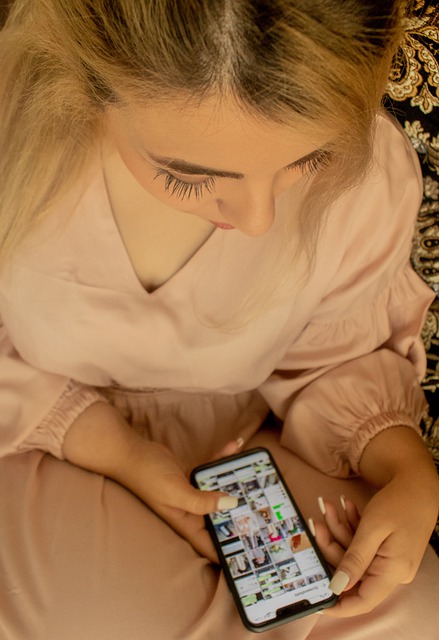 Free download girl phone screen instagram free picture to be edited with GIMP free online image editor