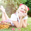 Girl picking apples  screen for extension Chrome web store in OffiDocs Chromium