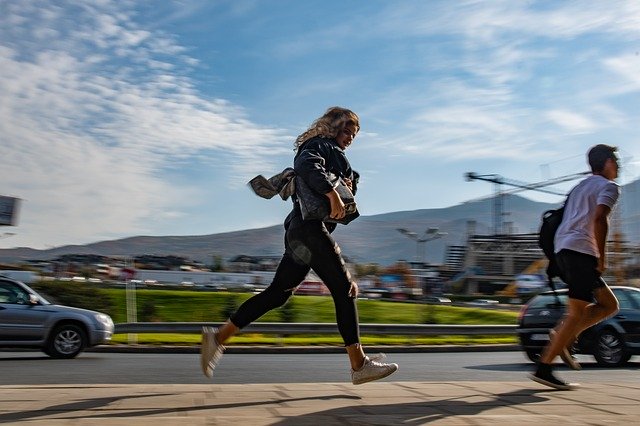 دانلود رایگان Girl Running Pan - عکس یا تصویر رایگان قابل ویرایش با ویرایشگر تصویر آنلاین GIMP