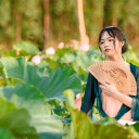 Girl sitting in lotus pond  screen for extension Chrome web store in OffiDocs Chromium