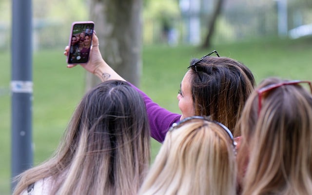 Free download girls selfie smartphone outdoors free picture to be edited with GIMP free online image editor