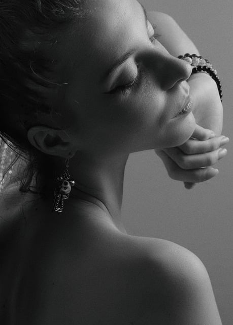 Free download girl woman face beautiful studio free picture to be edited with GIMP free online image editor