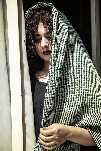 Free download girl woman model sad face iran free picture to be edited with GIMP free online image editor