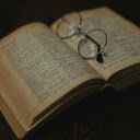 Glasses and old books  screen for extension Chrome web store in OffiDocs Chromium