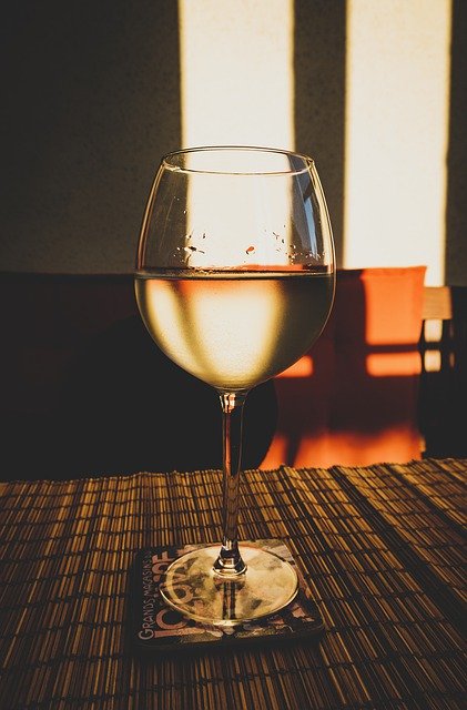 Muat turun percuma Glass Wine White Of - foto atau gambar percuma untuk diedit dengan editor imej dalam talian GIMP