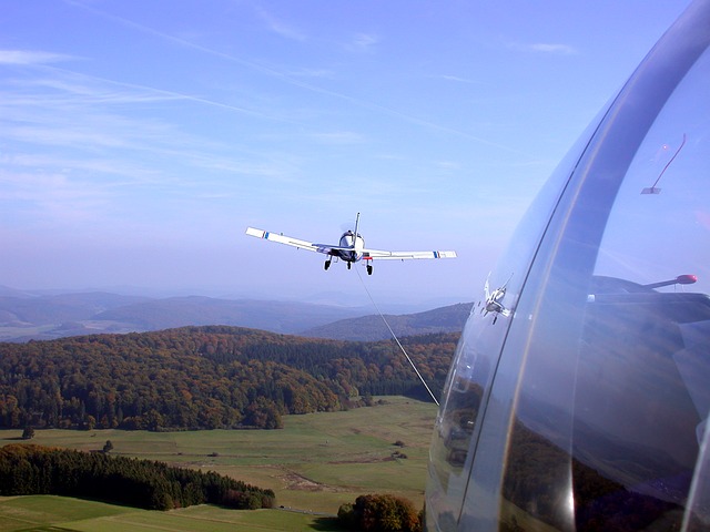 Free download gliding f slow aircraft towing free picture to be edited with GIMP free online image editor