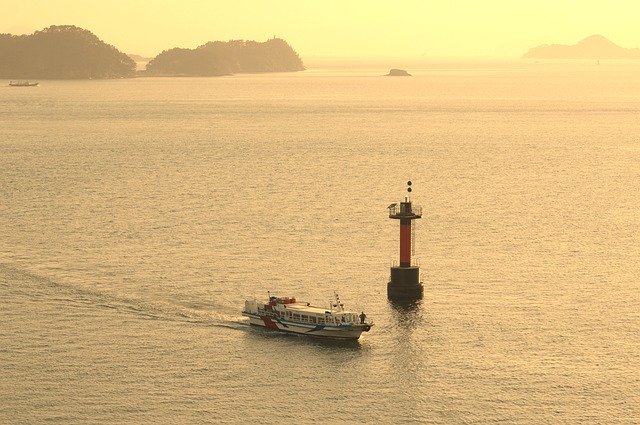 تنزيل Glow Lighthouse Sea Pleasure مجانًا - صورة مجانية أو صورة مجانية لتحريرها باستخدام محرر الصور عبر الإنترنت GIMP