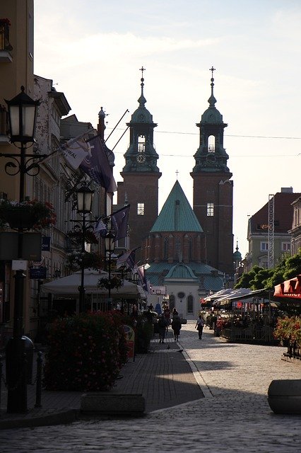 Téléchargement gratuit de Gniezno La Cathédrale - photo ou image gratuite à modifier avec l'éditeur d'images en ligne GIMP