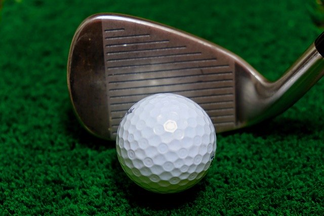 Téléchargement gratuit du modèle de photo gratuit Golf Ball Club à éditer avec l'éditeur d'images en ligne GIMP