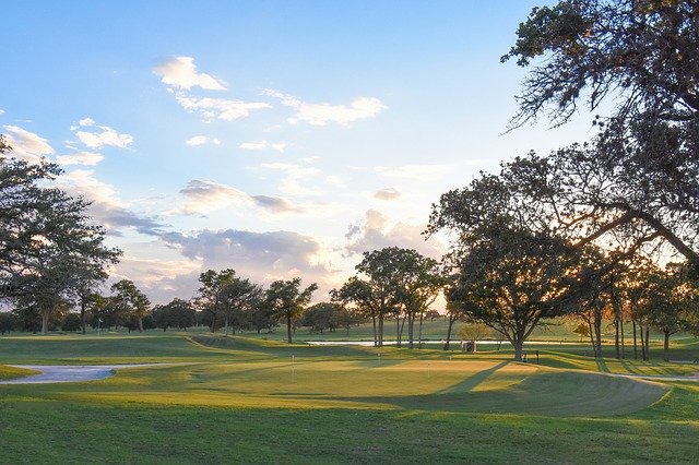 Bezpłatne pobieranie Golf Course Sunset - darmowe zdjęcie lub obraz do edycji za pomocą internetowego edytora obrazów GIMP