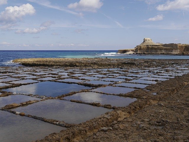 免费下载 Gozo Salt Pans Sunny - 使用 GIMP 在线图像编辑器编辑的免费照片或图片