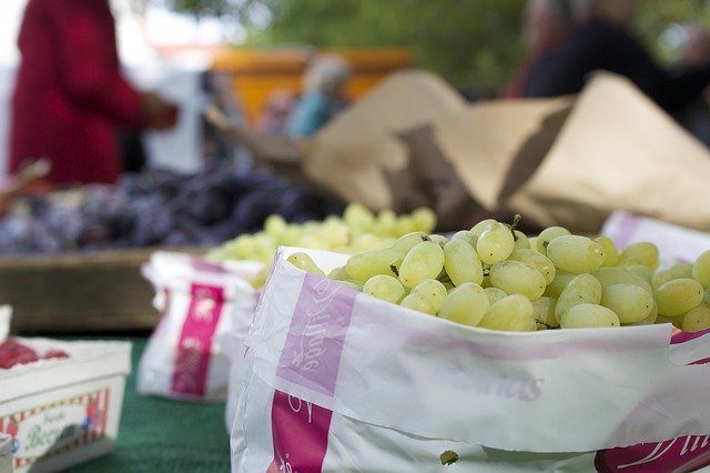 Muat turun percuma Grapes Market Nutrition - foto atau gambar percuma untuk diedit dengan editor imej dalam talian GIMP