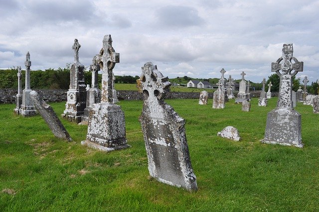 Bezpłatne pobieranie Graveyard Cross Religion - bezpłatne zdjęcie lub obraz do edycji za pomocą internetowego edytora obrazów GIMP