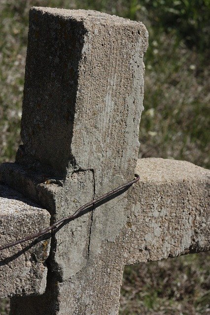 Descărcare gratuită Graveyard Spooky Gravestone - fotografie sau imagini gratuite pentru a fi editate cu editorul de imagini online GIMP