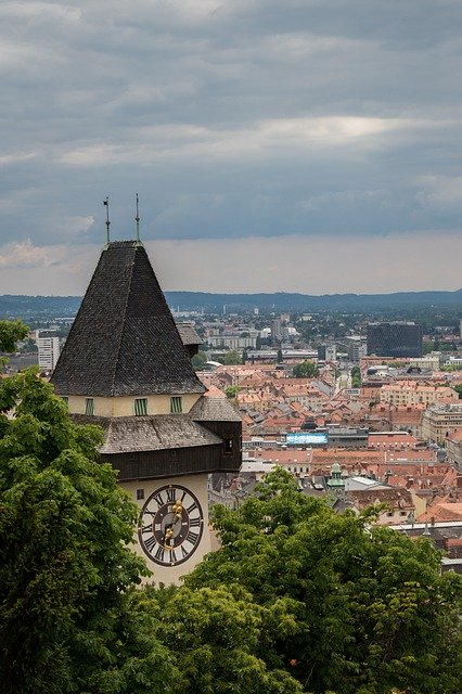 Download gratuito Graz Clock Tower Austria - foto o immagine gratis da modificare con l'editor di immagini online GIMP